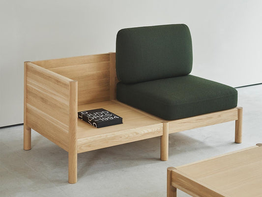 Module d'angle Castor Lobby Sofa en chêne, coussins verts — vue rapprochée de l'assise | Antifer