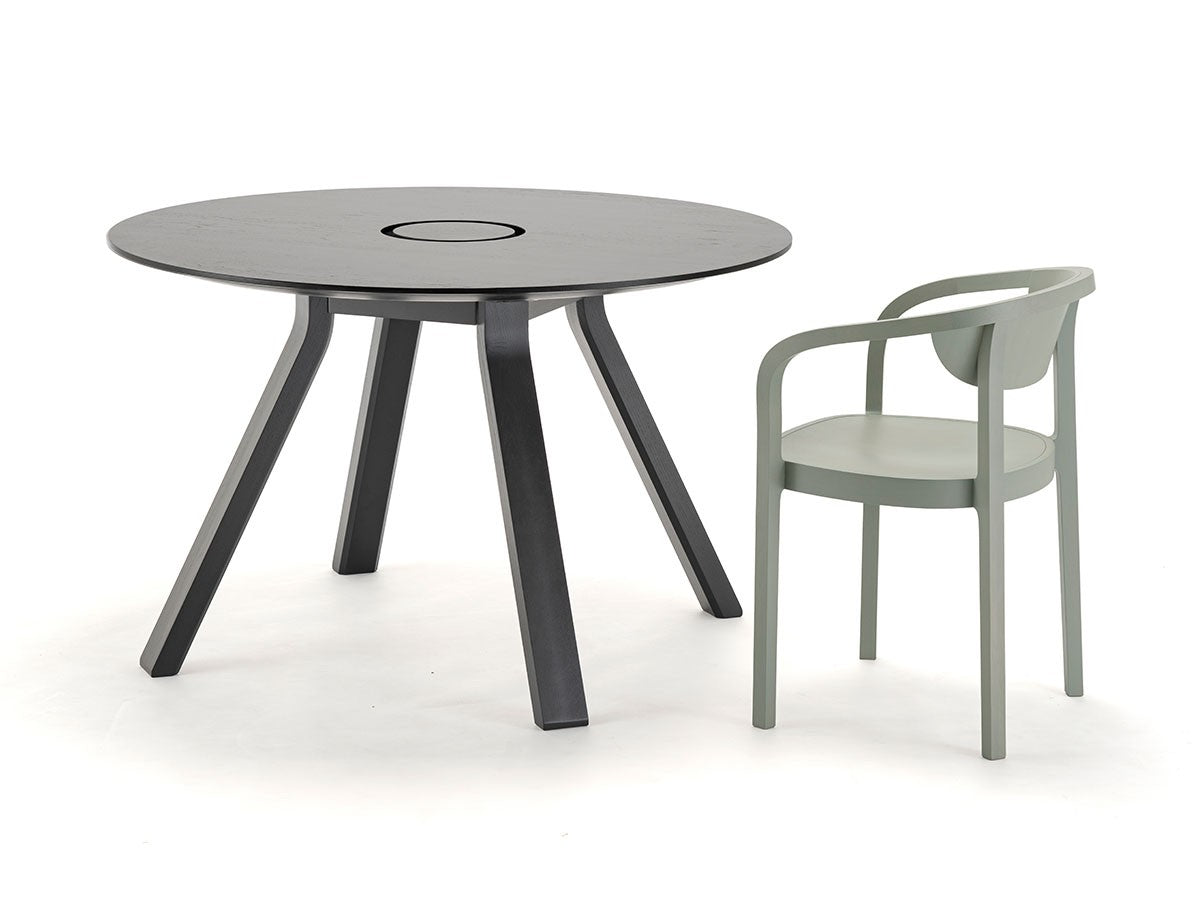 Table de travail ronde Spectrum ST 120 noire à anneau passe-câbles, chaise Chesa vert-de-gris — vue studio n°6 | Antifer