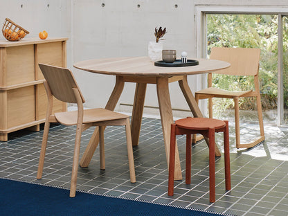 Salle à manger avec table ronde Castor, chaises et tabouret Castor Plus terracotta | Antifer
