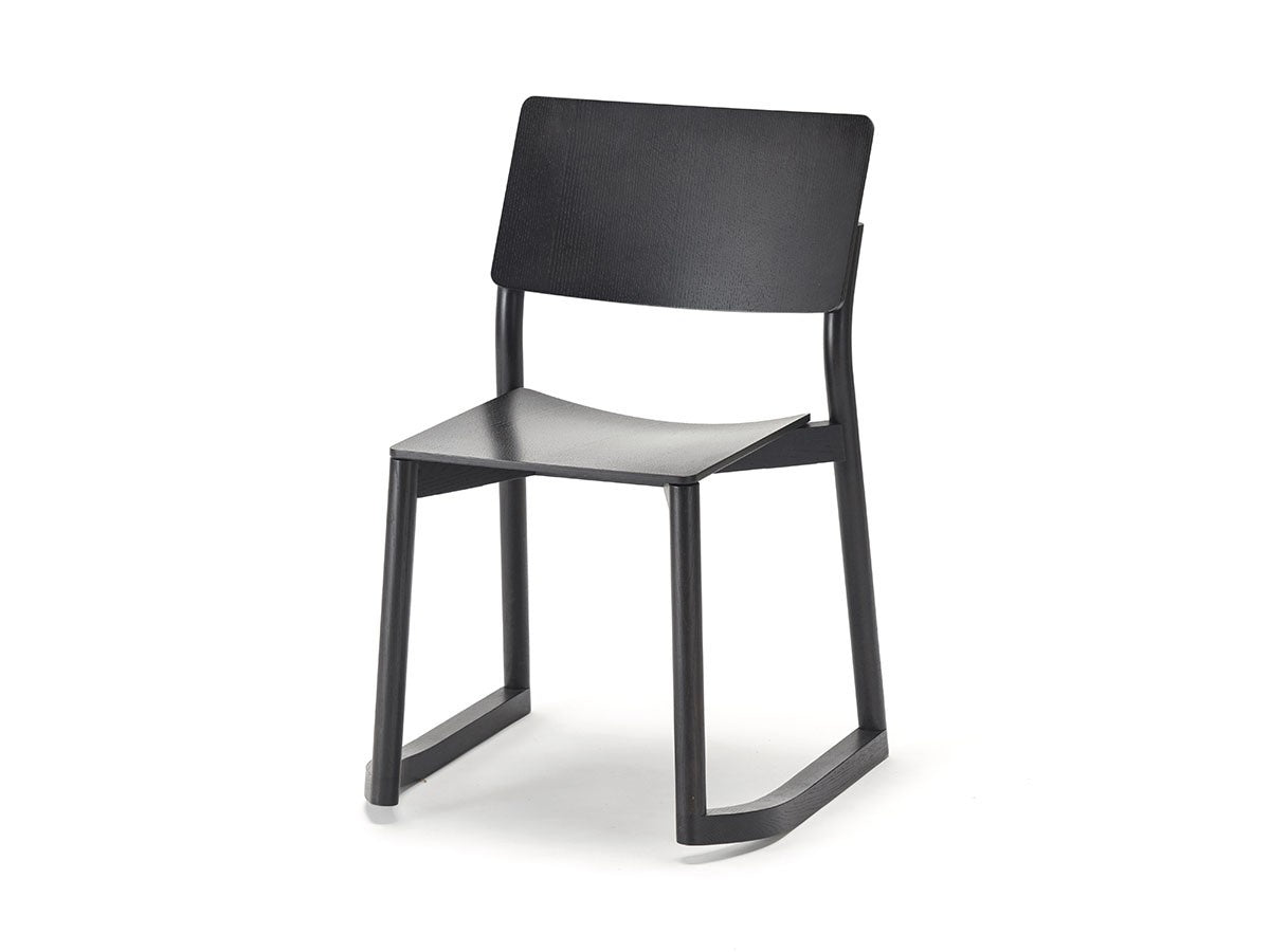 Chaise Panorama à patins en bois massif, Geckeler Michels pour Karimoku New Standard — vue studio n°20 | Antifer