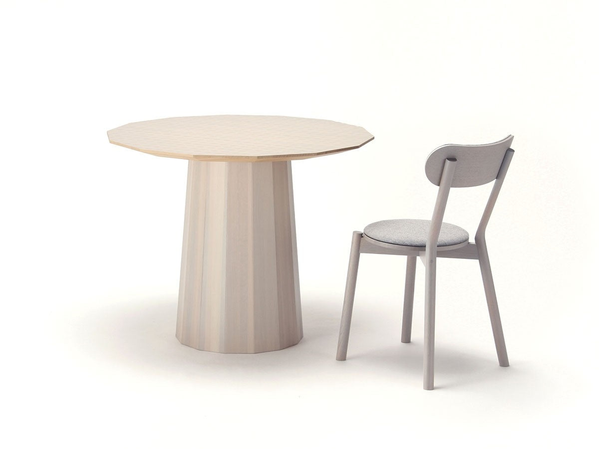 Table Colour Wood ø95 en bois massif teinté, Scholten & Baijings pour Karimoku New Standard — vue studio n°21 | Antifer