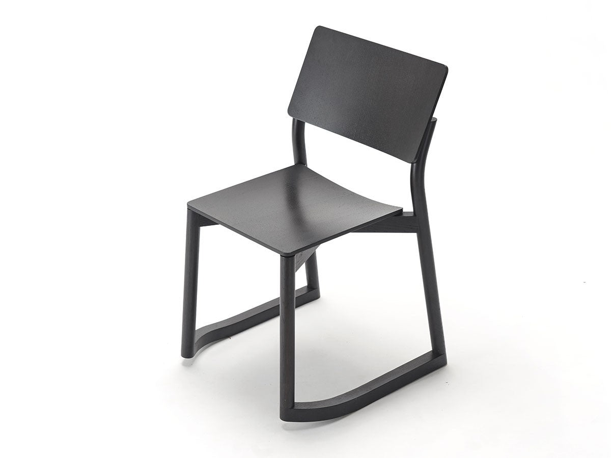 Chaise Panorama à patins en bois massif, Geckeler Michels pour Karimoku New Standard — vue studio n°21 | Antifer