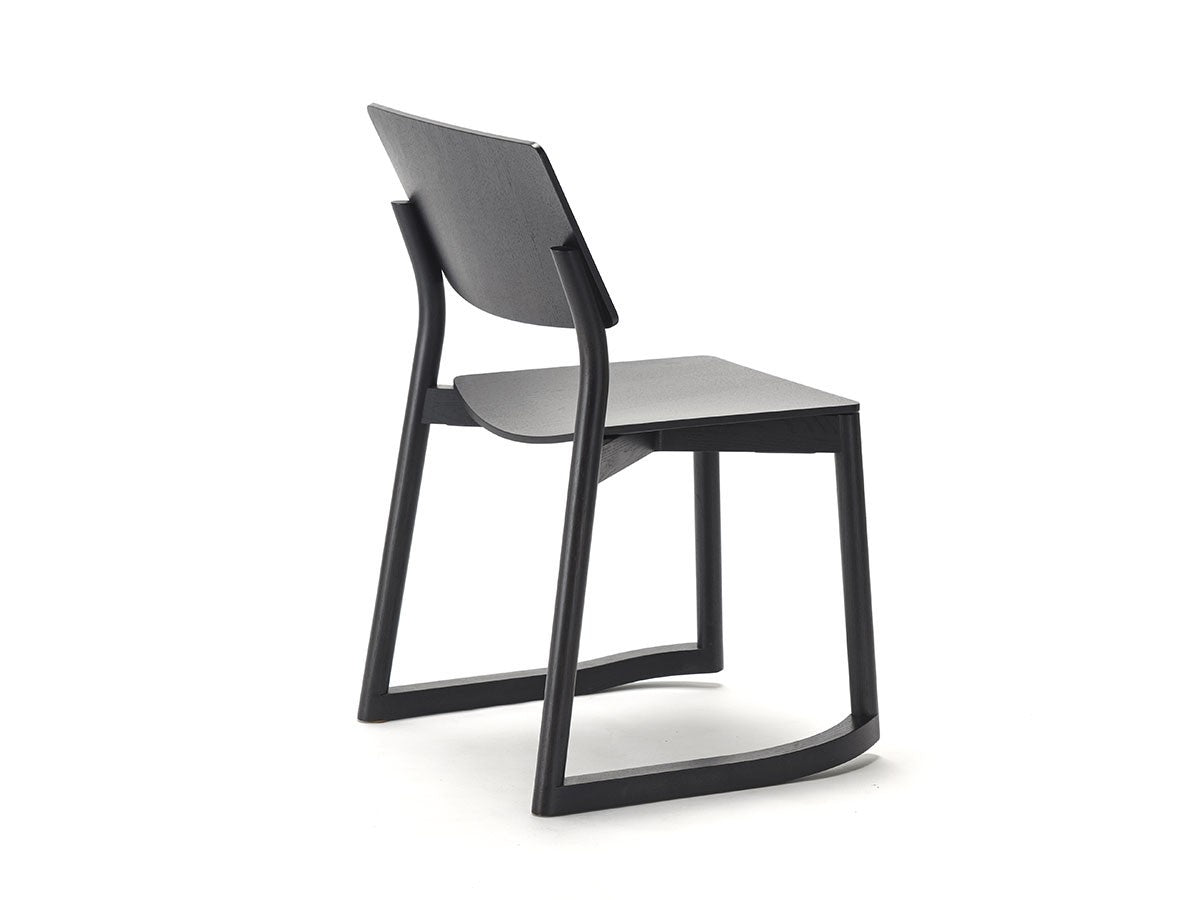 Chaise Panorama à patins en bois massif, Geckeler Michels pour Karimoku New Standard — vue studio n°22 | Antifer