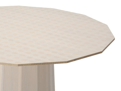 Table Colour Wood ø95 — détail du plateau à motif imprimé et du fût conique en châtaignier | Antifer