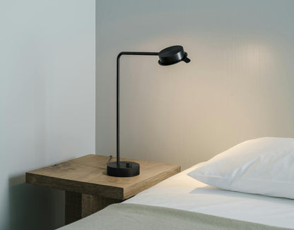 Lampe w102 Chipperfield en situation chambre — acier noir — design David Chipperfield Wästberg | Antifer