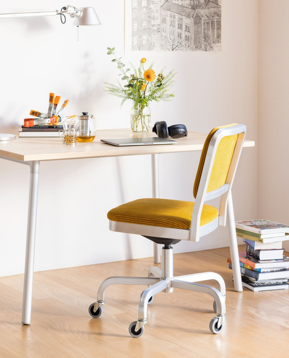 Scrivania Run Emeco, vista catalogo — alluminio e legno — design Sam Hecht & Kim Colin | Antifer