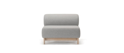 Banquette Elephant 1 place à tissu gris clair et piétement châtaignier, Christian Haas — vue studio n°1 | Antifer