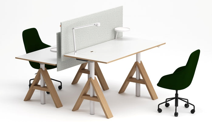 Bureau A-Frame en situation — design Anderssen & Voll — chêne et acier — Hörreds | Antifer