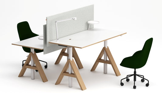 Bureau A-Frame en situation — design Anderssen & Voll — chêne et acier — Hörreds | Antifer