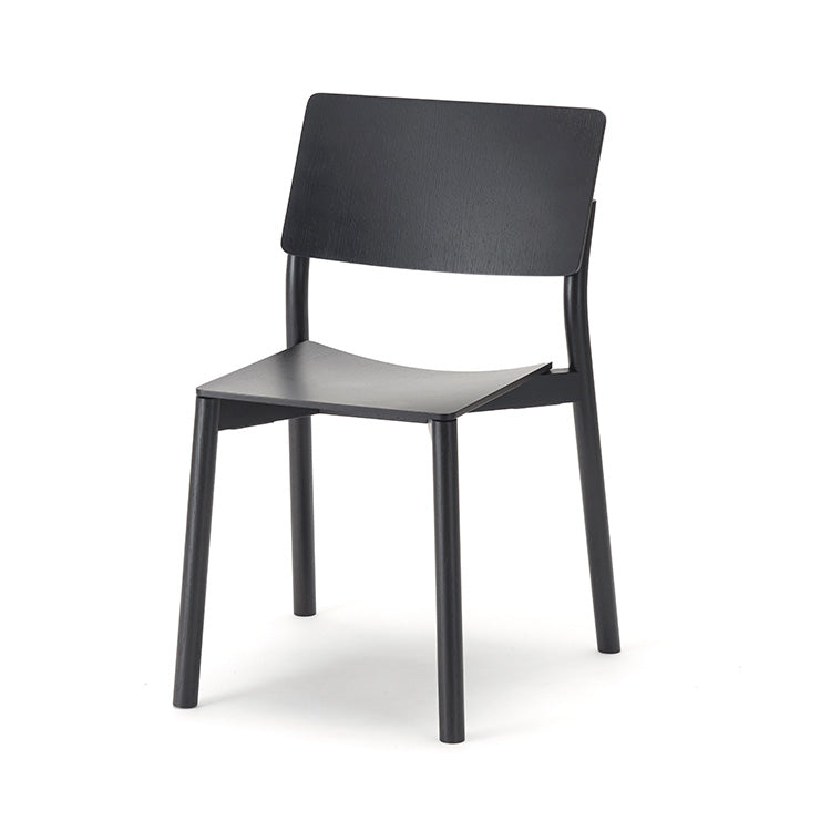 Chaise Panorama finition Grain Matt Black, Geckeler Michels pour Karimoku New Standard — vue studio n°3 | Antifer