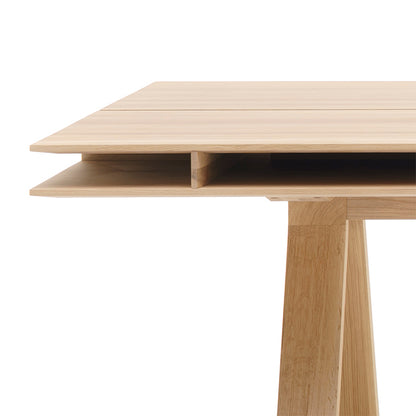 Bureau Spectrum DT 240 finition Pure Oak — détail de l'angle du plateau et du piétement en chêne | Antifer