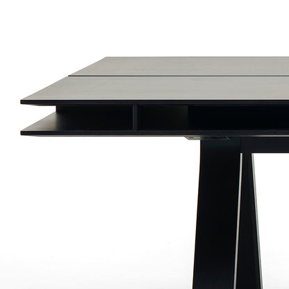Bureau Spectrum DT 240 finition Grain Matt Black — détail de l'angle du plateau et du piétement | Antifer