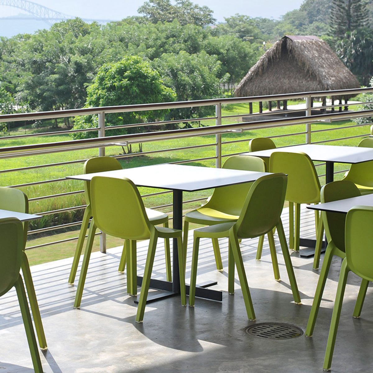 Broom Emeco Stuhl, Stapeldetail — recyceltes Polypropylen — Design Starck | Antifer