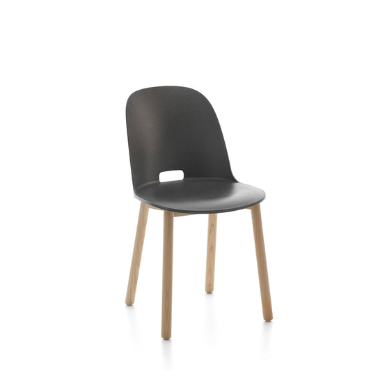 Chaise Alfi Emeco gris foncé vue catalogue — polypropylène et bois — Jasper Morrison | Antifer