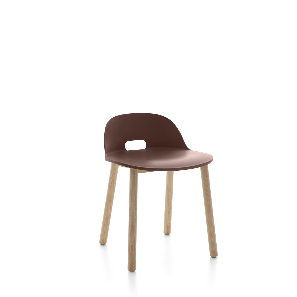 Chaise Emeco Alfi, dossier bas, frêne naturel, brun foncé
