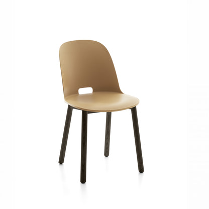 Chaise Alfi Emeco sable avec accoudoirs vue catalogue — polypropylène bois | Antifer