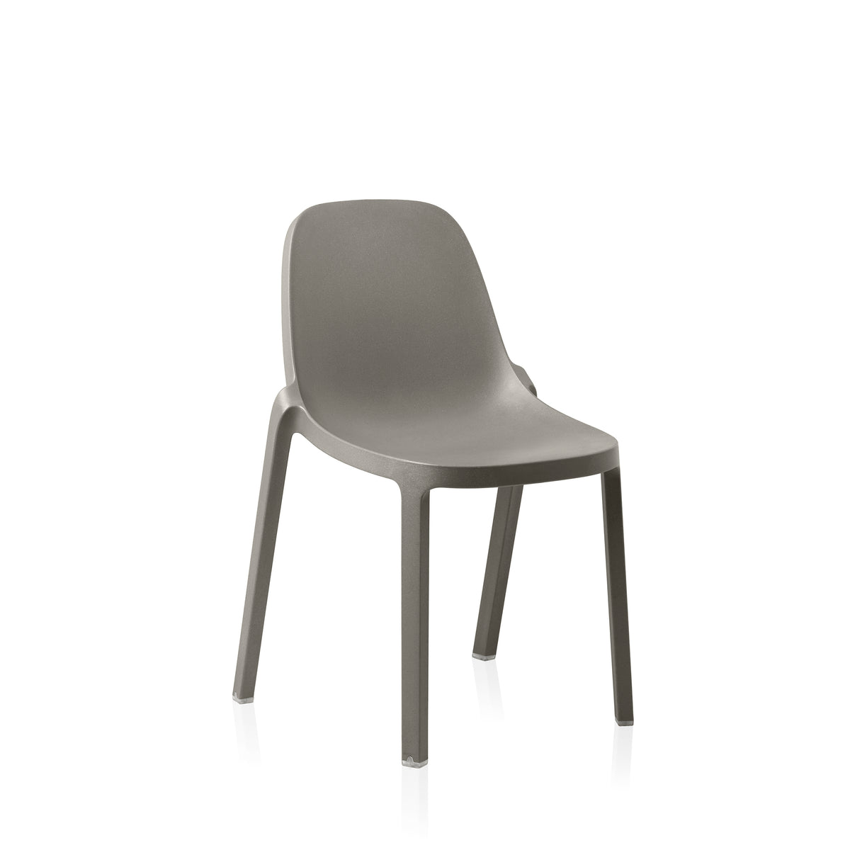 Broom Emeco Stapelstuhl, Design Philippe Starck, aus recyceltem Polypropylen, hellgrau | Antifer