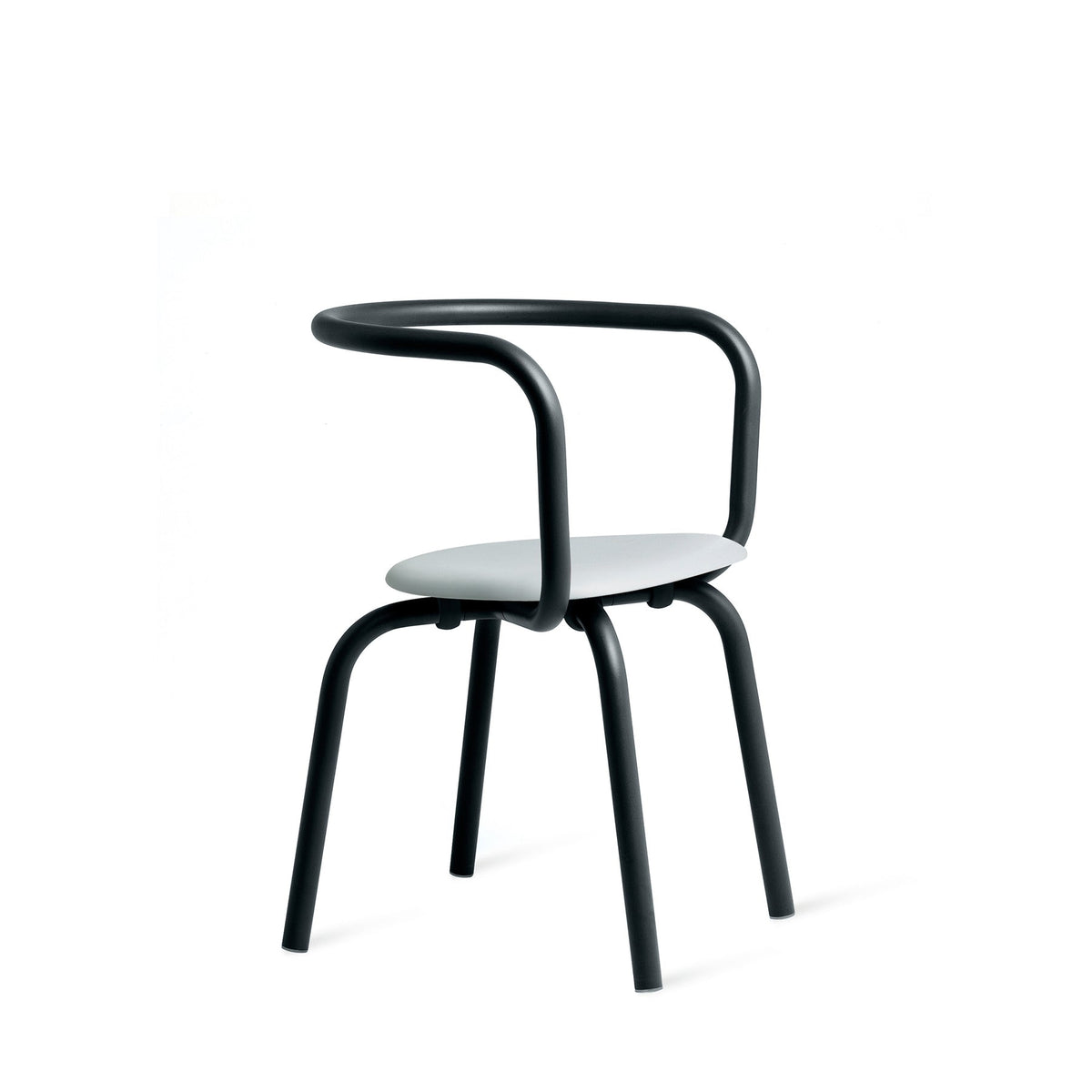 Chaise Emeco Parrish, cadre noir thermolaqué, assise grise plastique recyclé