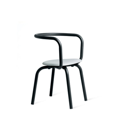 Chaise Emeco Parrish, cadre noir thermolaqué, assise grise plastique recyclé