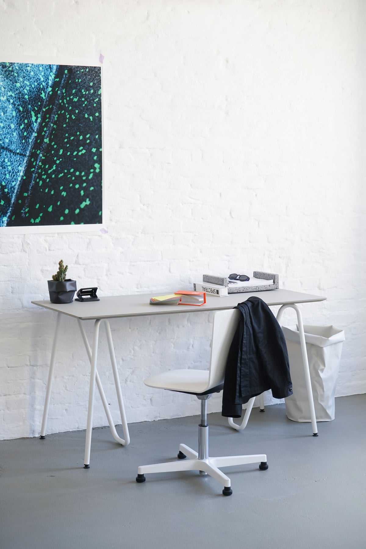Tréteau acier Sinus blanc vue latérale — pied de table design | Antifer