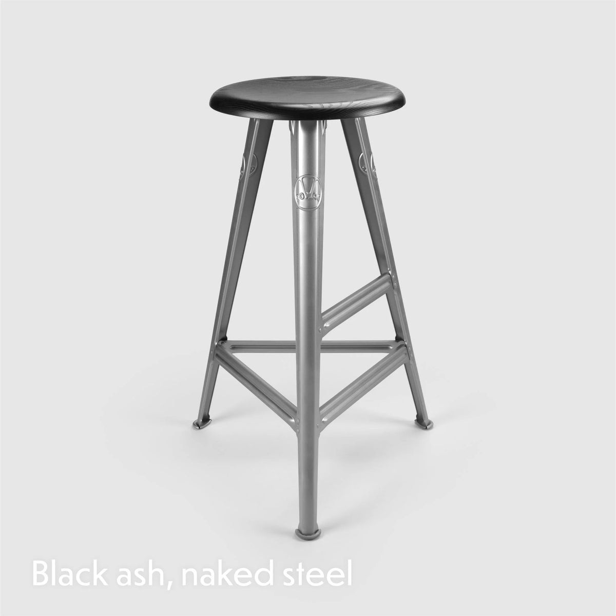 Tabouret haut Rowac Schemel 75 cm acier nu assise frêne teinté noir — vue catalogue — Antifer