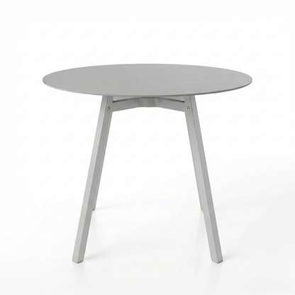 Table SU Emeco plateau bois et pieds aluminium en situation restaurant — design Nendo | Antifer