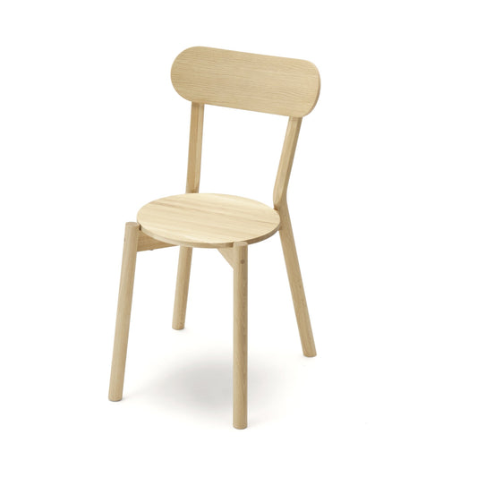 Chaise Castor en chêne massif, BIG-GAME pour Karimoku New Standard — vue studio de trois quarts n°15 | Antifer