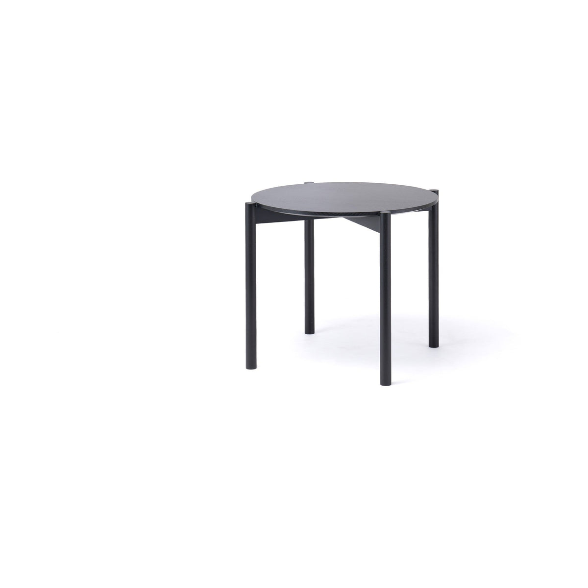 Table ronde Castor 110 en chêne teinté noir, BIG-GAME pour Karimoku New Standard — vue studio n°8 | Antifer