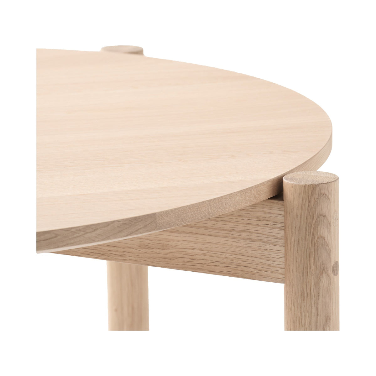 Table ronde Castor 110 — détail du plateau en chêne et de la jonction au pied cylindrique | Antifer