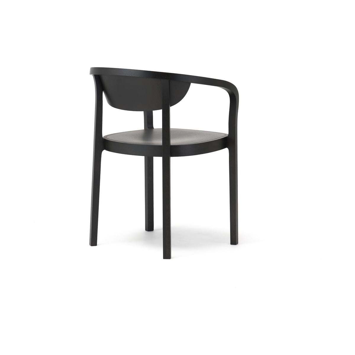 Chaise Chesa en bois massif, Jörg Boner pour Karimoku New Standard — vue studio n°2 | Antifer