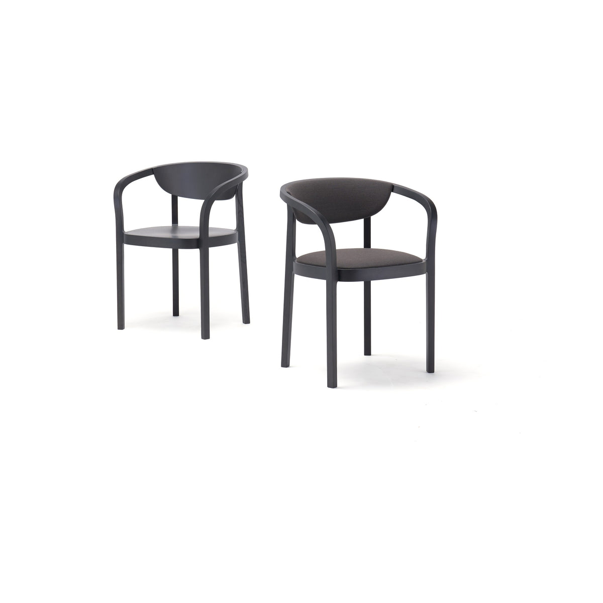 Chaise Chesa en bois massif, Jörg Boner pour Karimoku New Standard — vue studio n°5 | Antifer