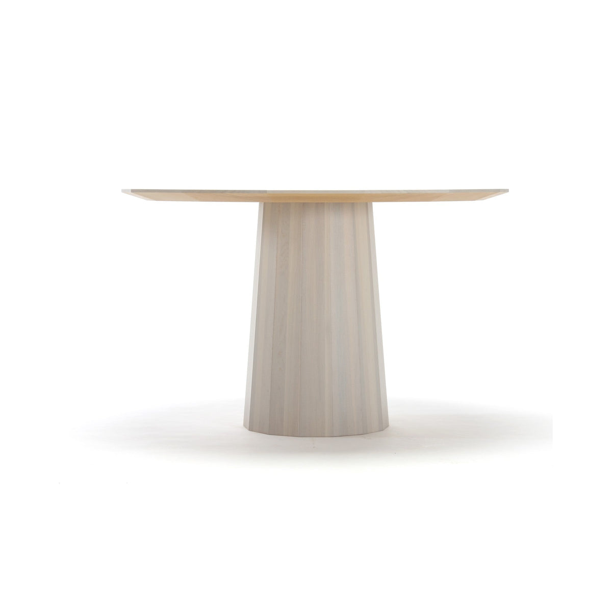 Table Colour Wood ø120 en châtaignier à fût conique, Scholten & Baijings — vue studio de face n°19 | Antifer