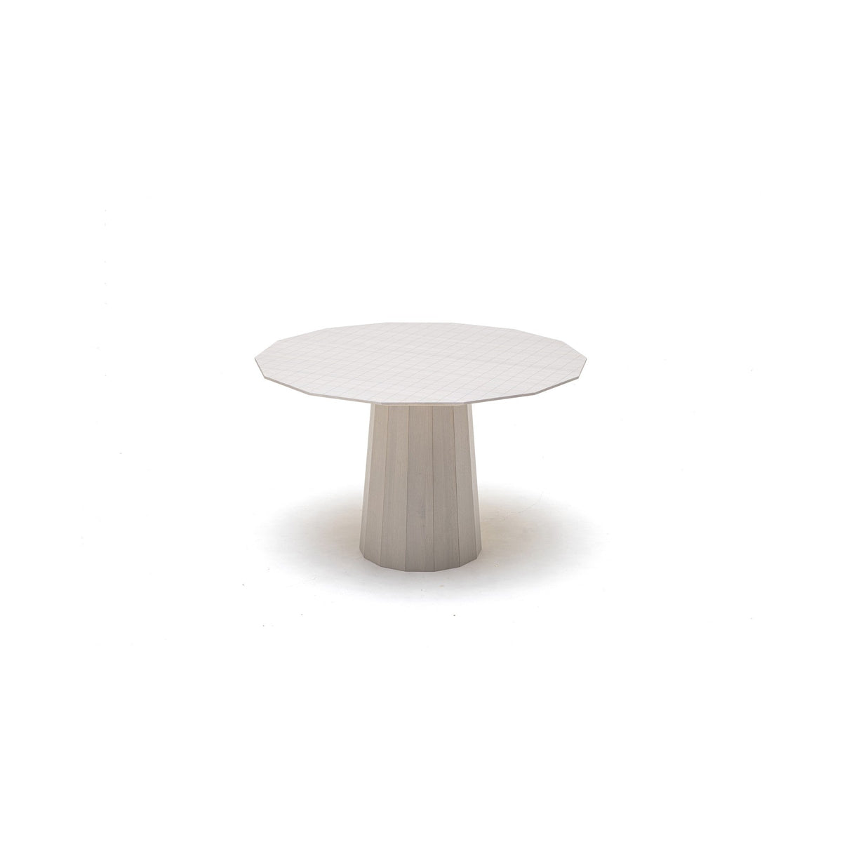 Table Colour Wood ø120 en châtaignier vue de loin, Scholten & Baijings — vue studio n°20 | Antifer
