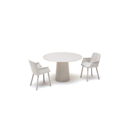 Table Colour Wood ø120 entourée de deux fauteuils Colour Wood — vue studio n°21 | Antifer