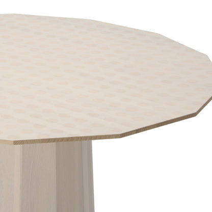Table Colour Wood ø95 — détail du plateau facetté à motif imprimé et de son chant | Antifer