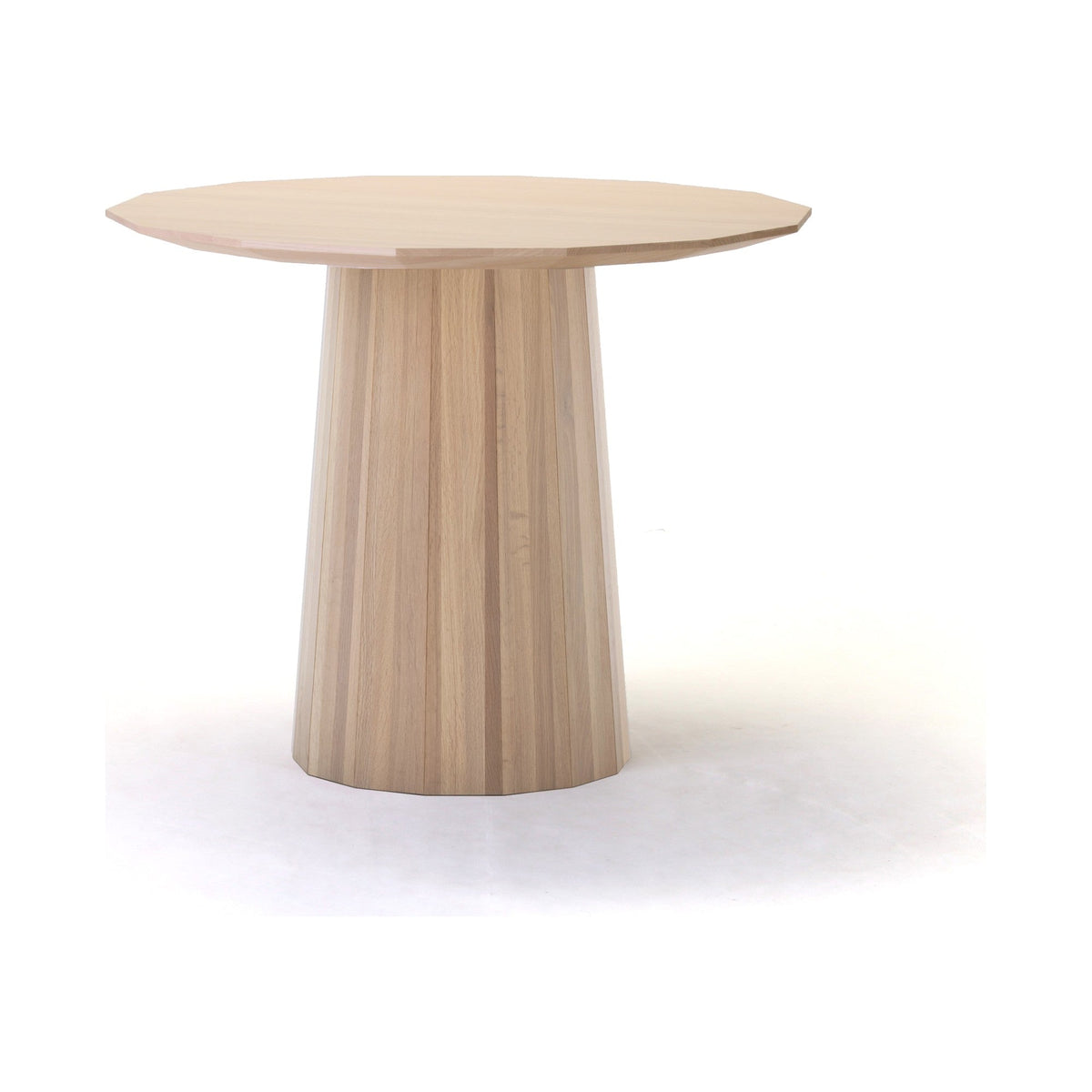 Table Colour Wood ø95 en châtaignier, Scholten & Baijings — vue studio en contre-plongée n°26 | Antifer
