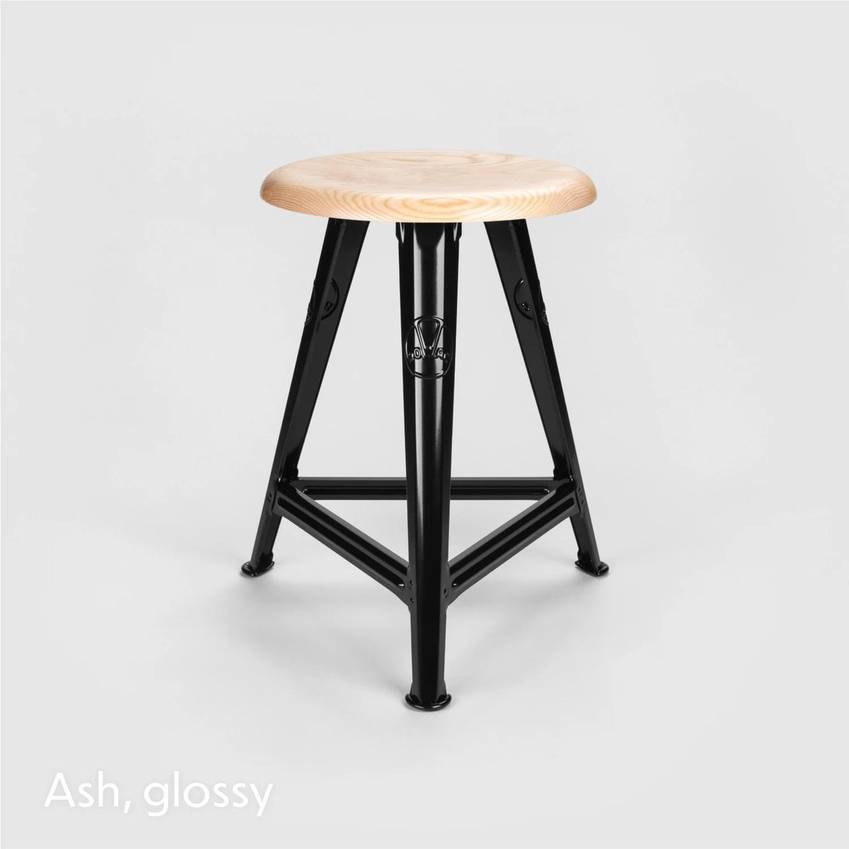 Finish sample, glossy varnished ash — Rowac Schemel stool | Antifer