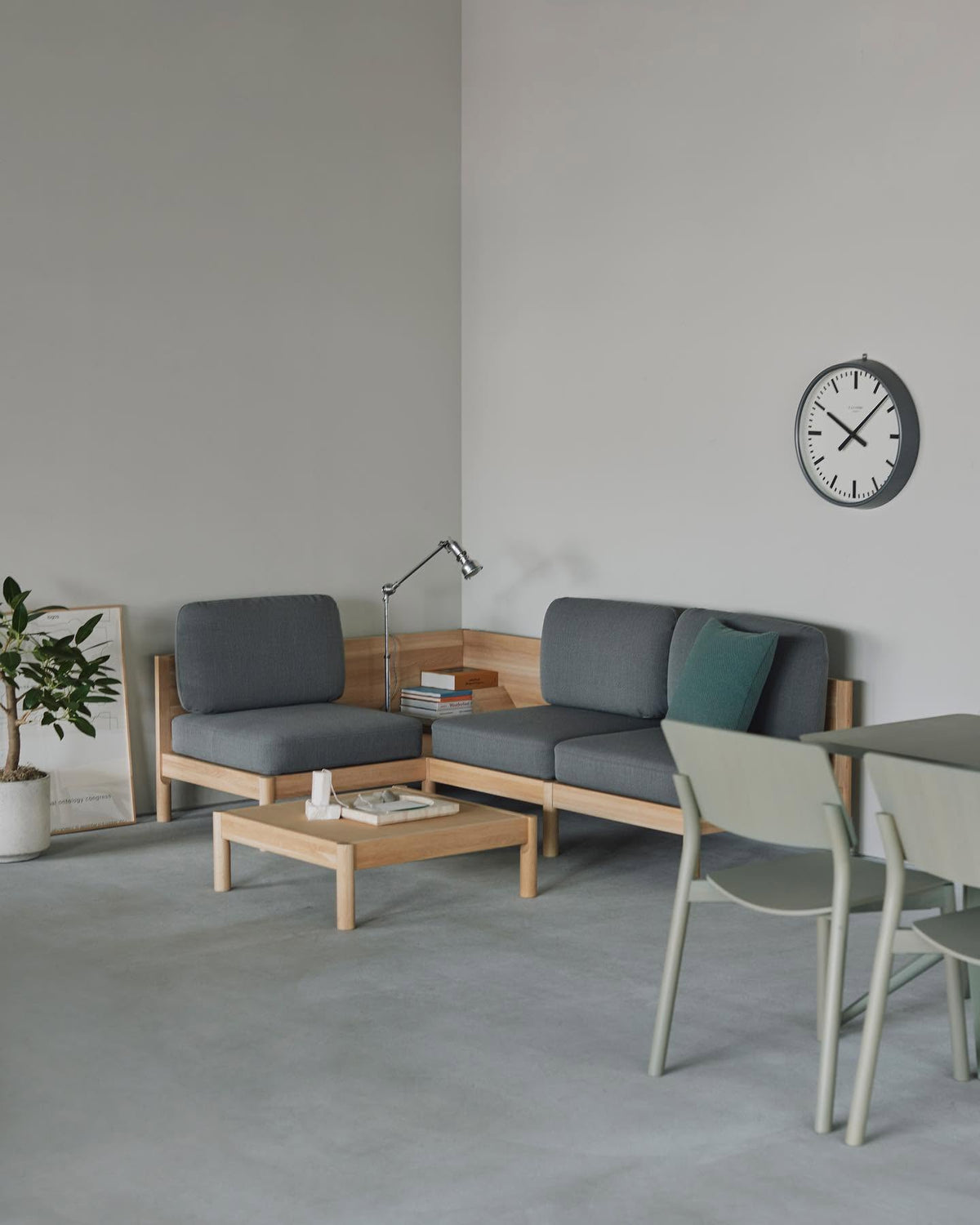 Composition Elephant grise en angle dans un bureau, avec table basse et chaises Panorama | Antifer