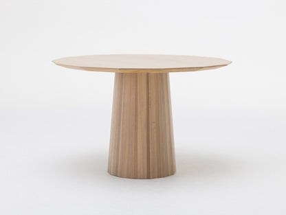 Table Colour Wood ø120 finition Plain Pure Chestnut, Scholten & Baijings — vue studio n°23 | Antifer