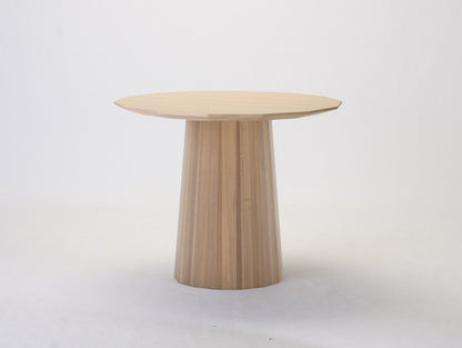 Table Colour Wood ø95 finition Plain Pure Chestnut, Scholten & Baijings — vue studio n°28 | Antifer