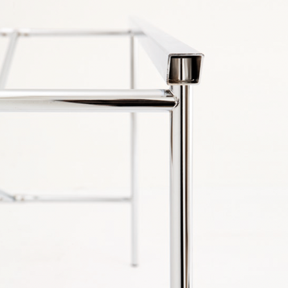 E2 Tischbein aus Stahl in Olivgrün, Dreiviertelansicht — minimalistisches Design | Antifer