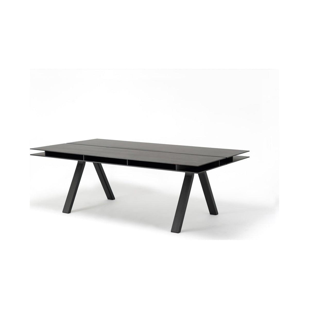 Bureau Spectrum DT 240 en chêne teinté noir, Geckeler Michels — vue studio de trois quarts n°2 | Antifer