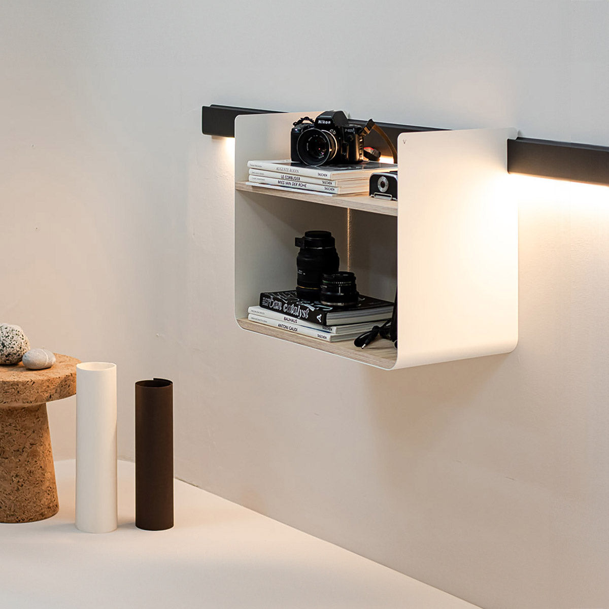 Variand A02 wall shelf — profile view | Antifer