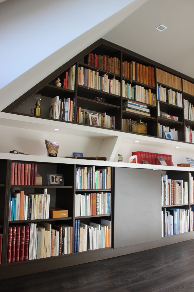 Bibliothèque mezzanine sous pente – St Sylvain d&rsquo;Anjou (49)