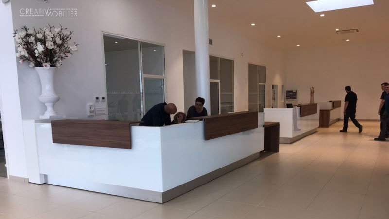 Banques d&rsquo;accueil sur-mesure chez BMW – 49