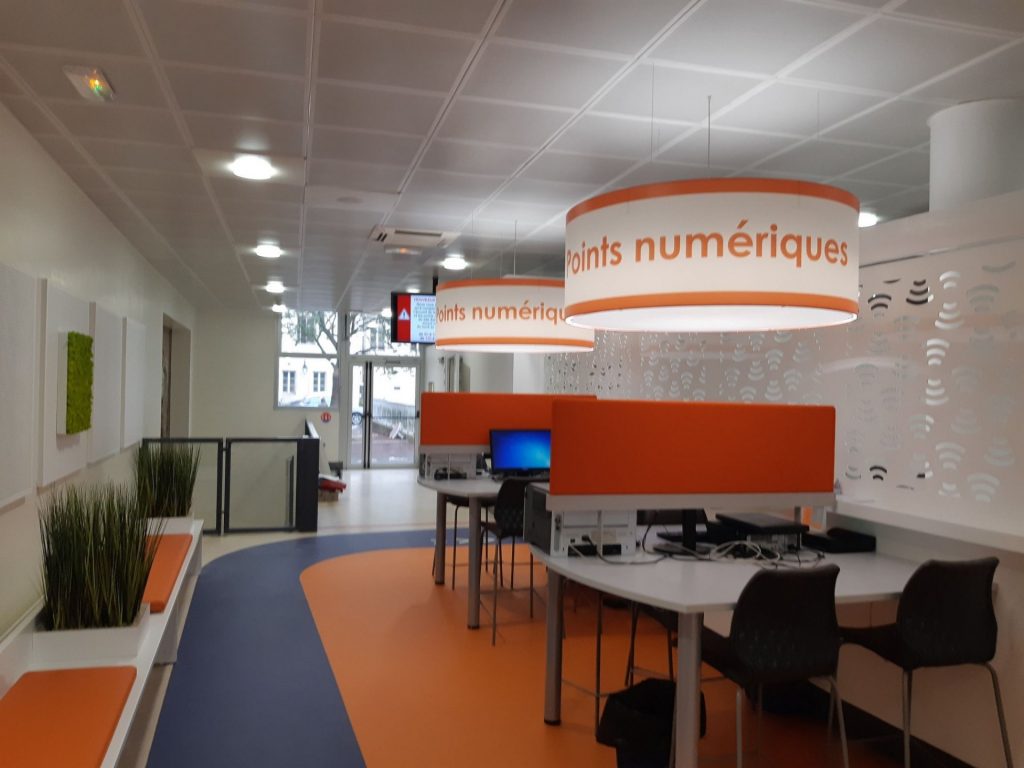 Agencement du hall d&rsquo;accueil de la préfecture du Maine-et-Loire à Angers
