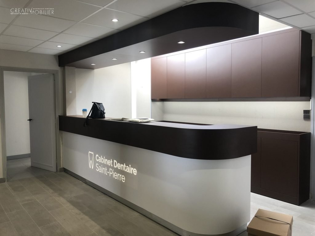 banque d&rsquo;accueil d&rsquo;un cabinet dentaire