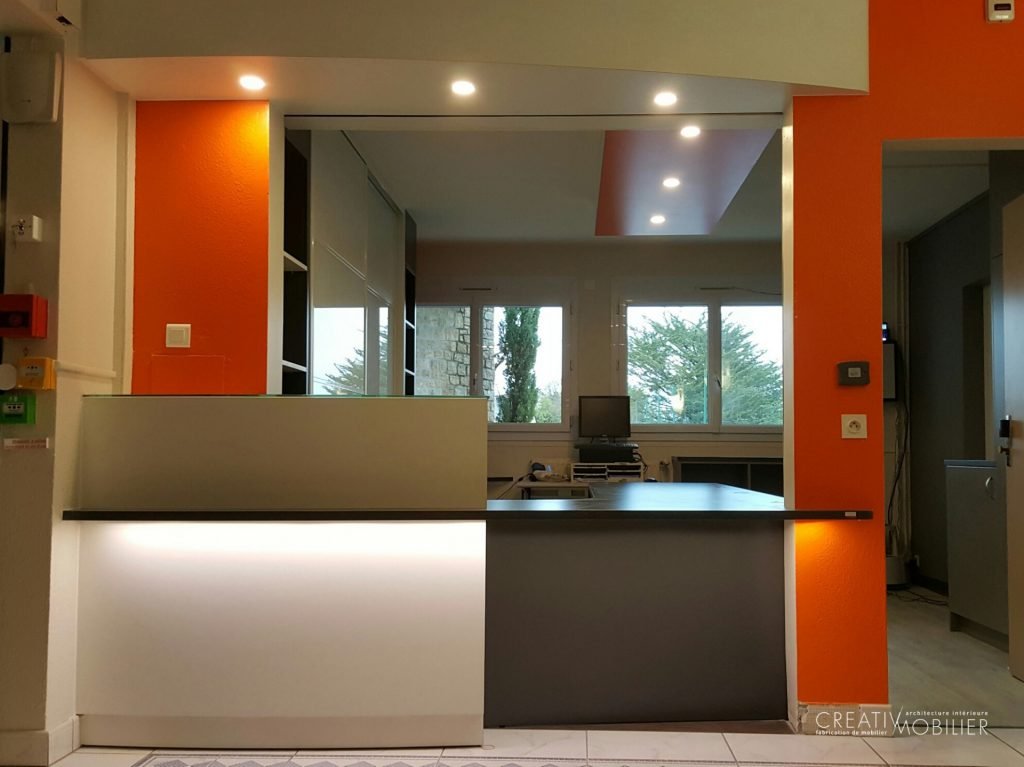Banque d&rsquo;accueil sur-mesure dans un EHPAD – 44