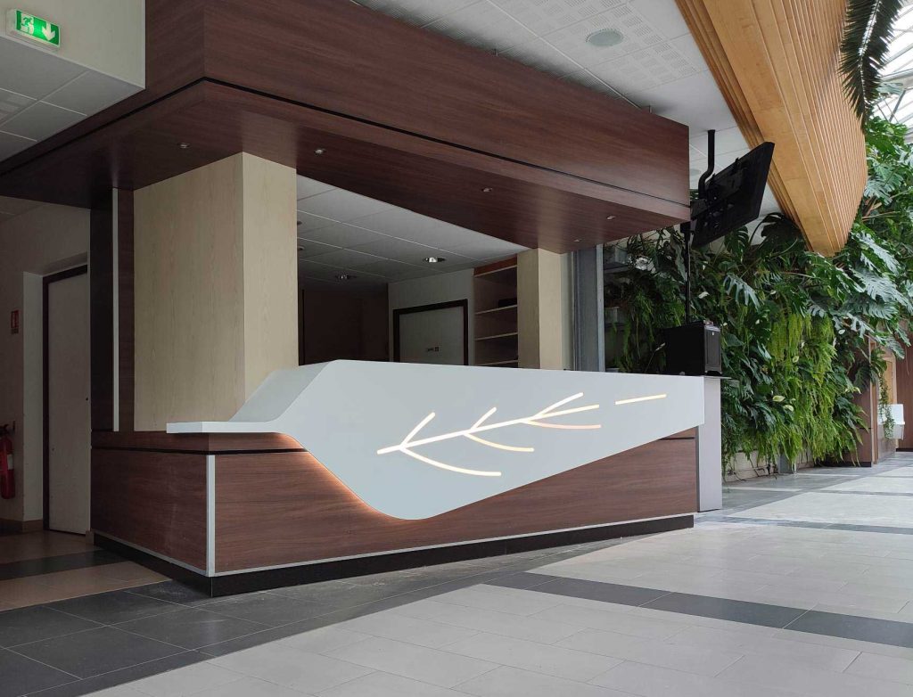Une banque d&rsquo;accueil sur-mesure en Krion® pour Terra Botanica