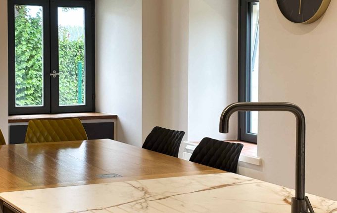 Cuisine sur-mesure marbre et bois